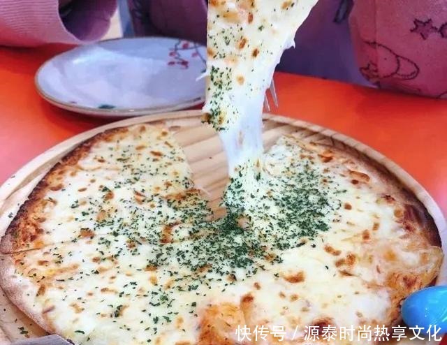 学府四道街的排队意面店!薄饼披萨!你吃过吗快来吃!吃!吃!