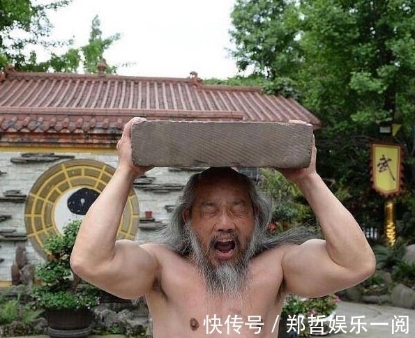 青城|何道君:中国硬气功第一人,曾约战泰森,参加比武招亲娶得娇妻