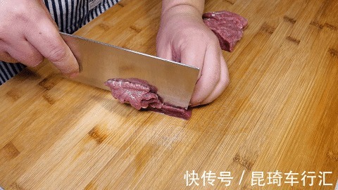 人人|一块牛肉，两根大葱，做人人爱吃的“葱爆牛肉”，牛肉嫩，葱也香