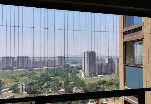 防盗网|国外的阳台扯张网就能封起来,这么实用又便宜,为啥国内不学学