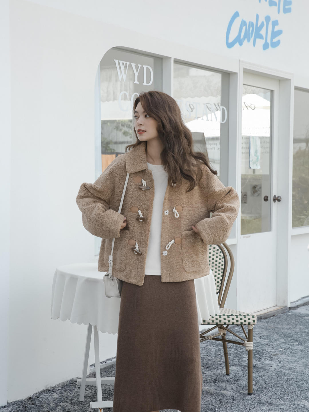 驼色|今年冬季火了种单品,叫“羊羔毛外套”,舒适潮流可以照着穿