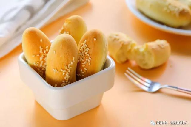 别只会做馒头，教你个新做法！既当早餐又当零食，好吃得不像话