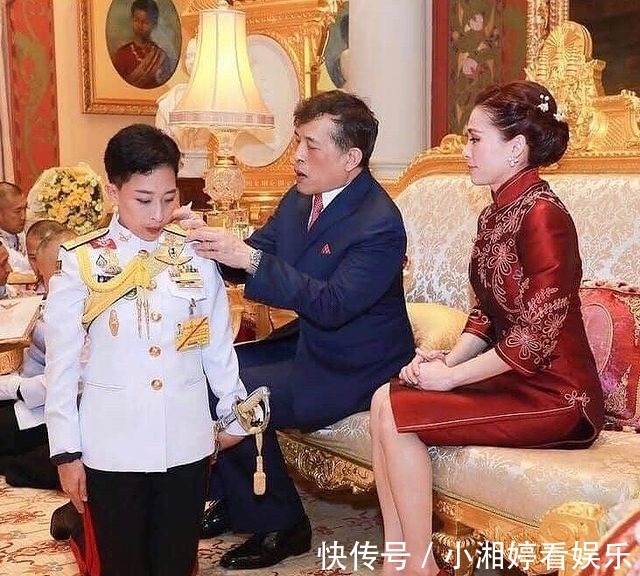 华裔王后|华裔王后苏提达晒旗袍漫画太美了!太有东方韵味,诗妮娜东施效颦