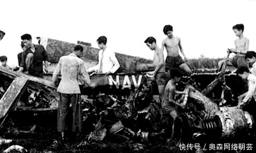 羞辱|罕见老照片:被越南人俘虏的美国士兵,图5被羞辱场景不忍直视