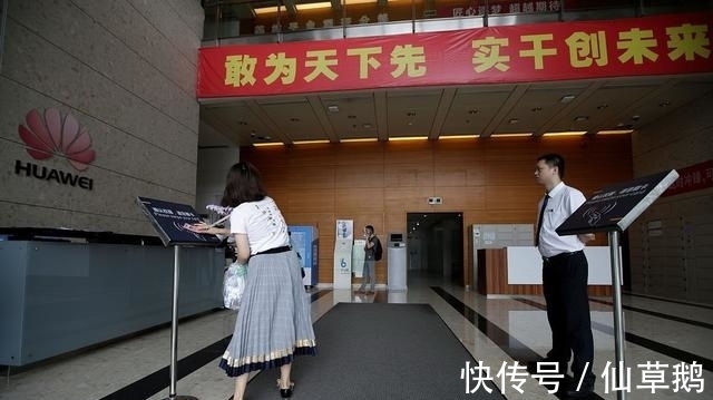 电梯|华为电梯超载,一小伙:请最后进的老同志出去!任正非悄悄出去了