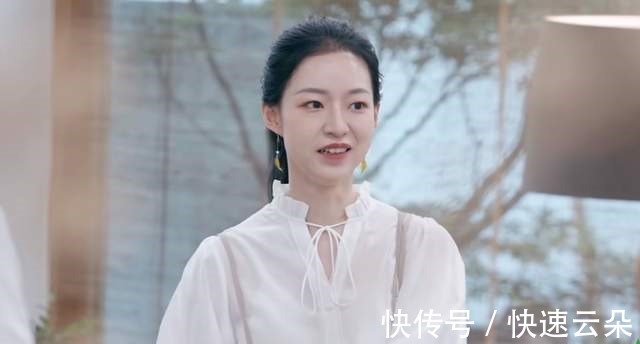 蔡卓宜|《我們戀愛吧》男二言談間露富,女一桃花眼直男斬,神似蔡卓宜