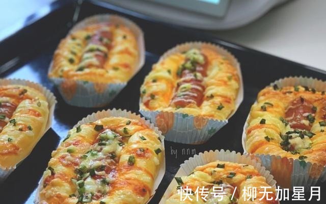 小美烤肠面包!