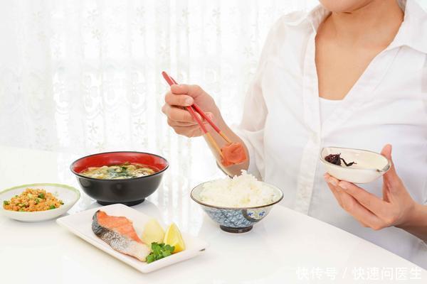 患上胃病的人,多数在睡前有这个“坏习惯”,有的话抓紧改