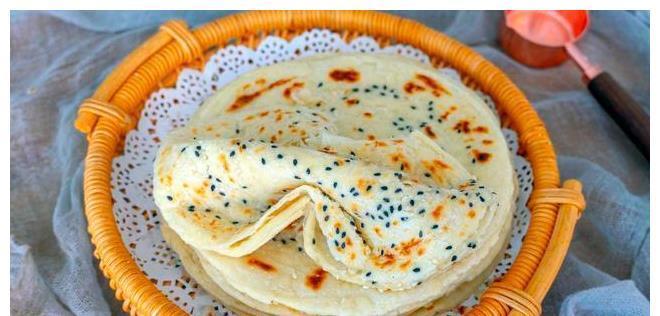 芝麻烧饼|最好吃的芝麻烧饼做法,不用烤箱,一次成型,咬一口掉一地渣,香