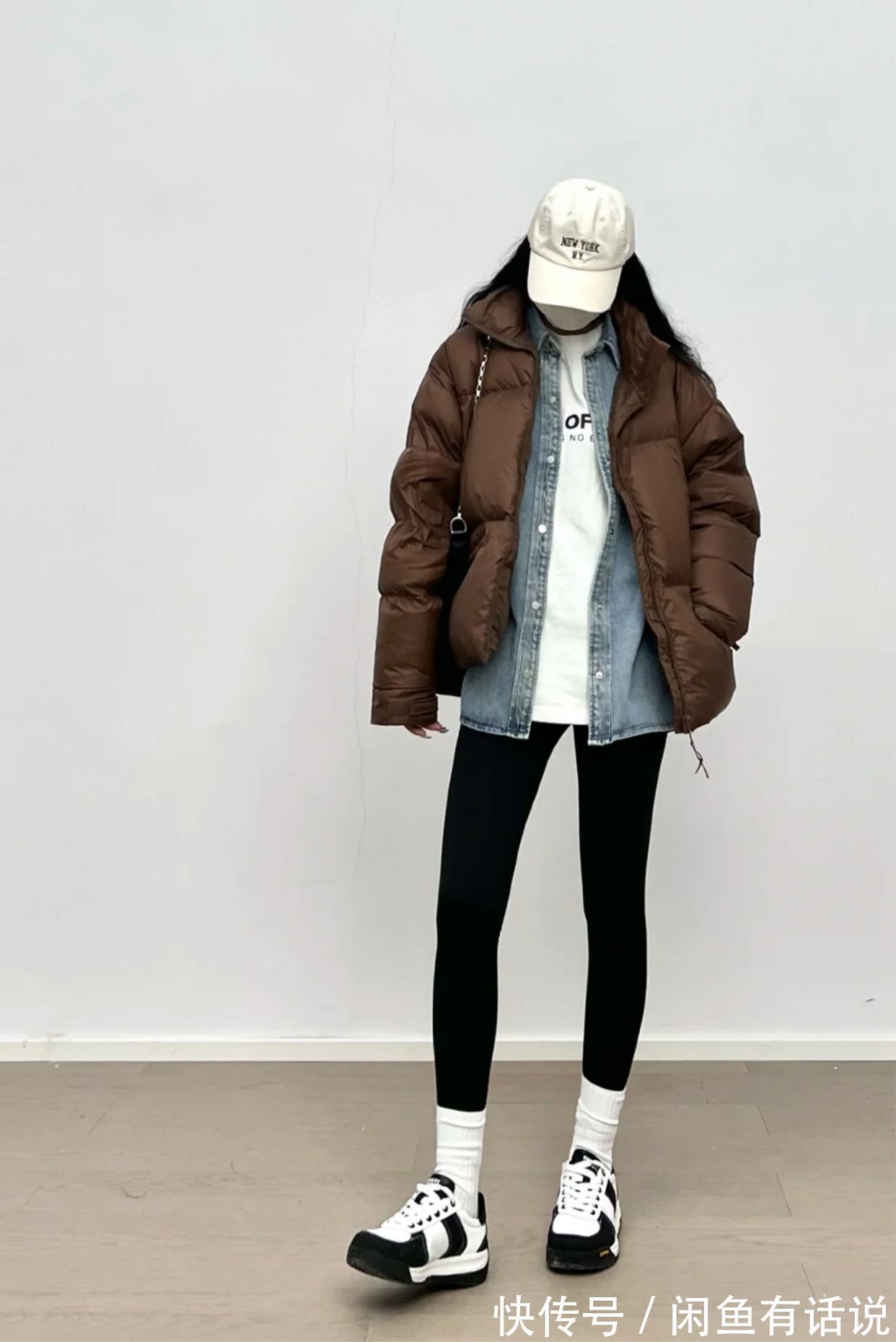 穿搭 冬天火了一种穿法,叫“鲨鱼裤塞进袜子里”,搭羽绒服大衣都时髦