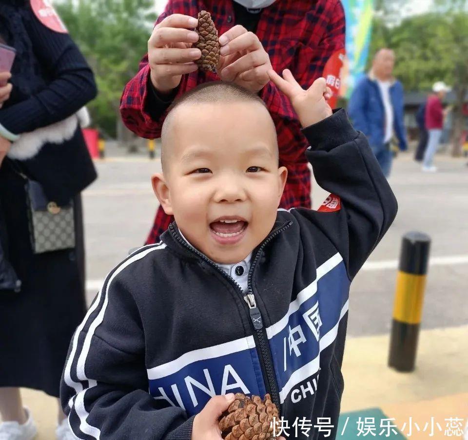 壮观！沂蒙最高峰云海翻腾，万人游蒙山仿入仙境！