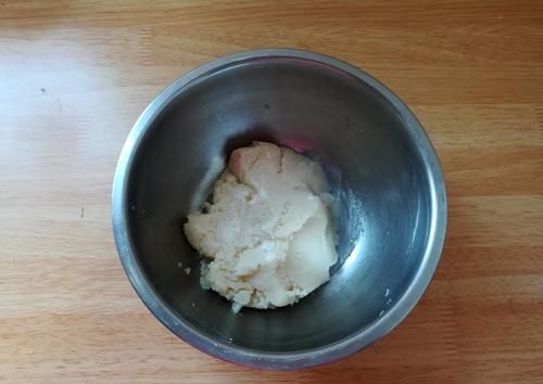 儿子请同学来做客，我用4个鸡蛋做10个小蛋糕，孩子们超爱吃