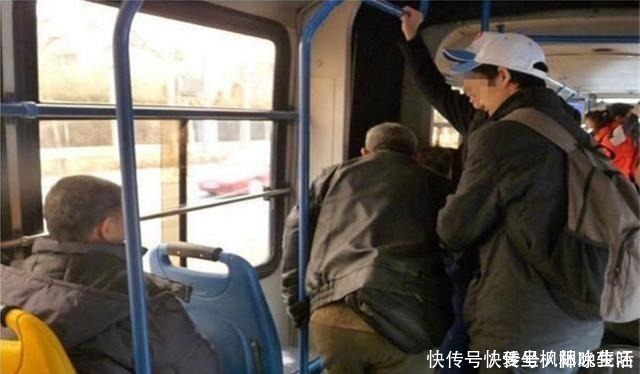 聪聪|老人嫌7岁儿子让座慢,将书包扔在地上,宝爸的处理方式硬气!