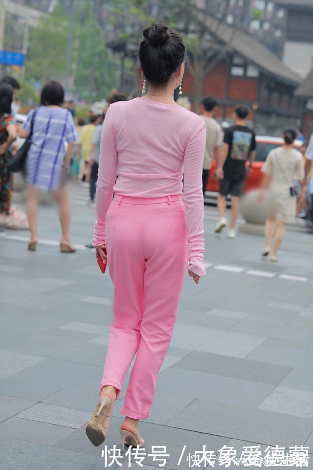 女生们|气质女生真会穿,选择休闲减龄的西裤穿搭,让造型显得干练又俏美