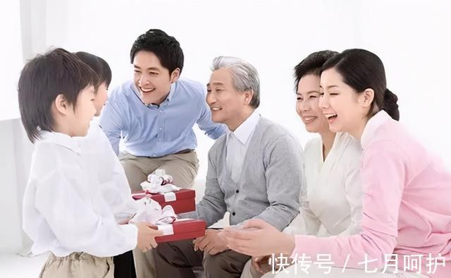 夫妻关系|在孩子眼中,姥姥和奶奶有什么区别,听听孩子是怎么回答的