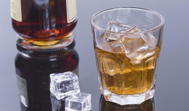 甜食|内科大夫提醒：3件事坚持2个月，血管通透，血脂降了，头不晕了