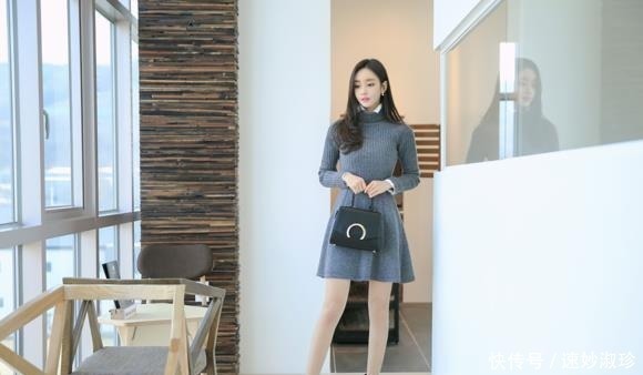 孙允珠高清美图:麻纹高领蓝灰色甜美针织裙!