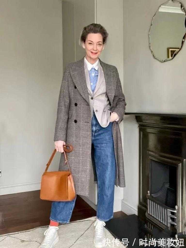 穿搭 这位49岁阿姨太会穿了,每一套都高级洋气,年轻人该学一学