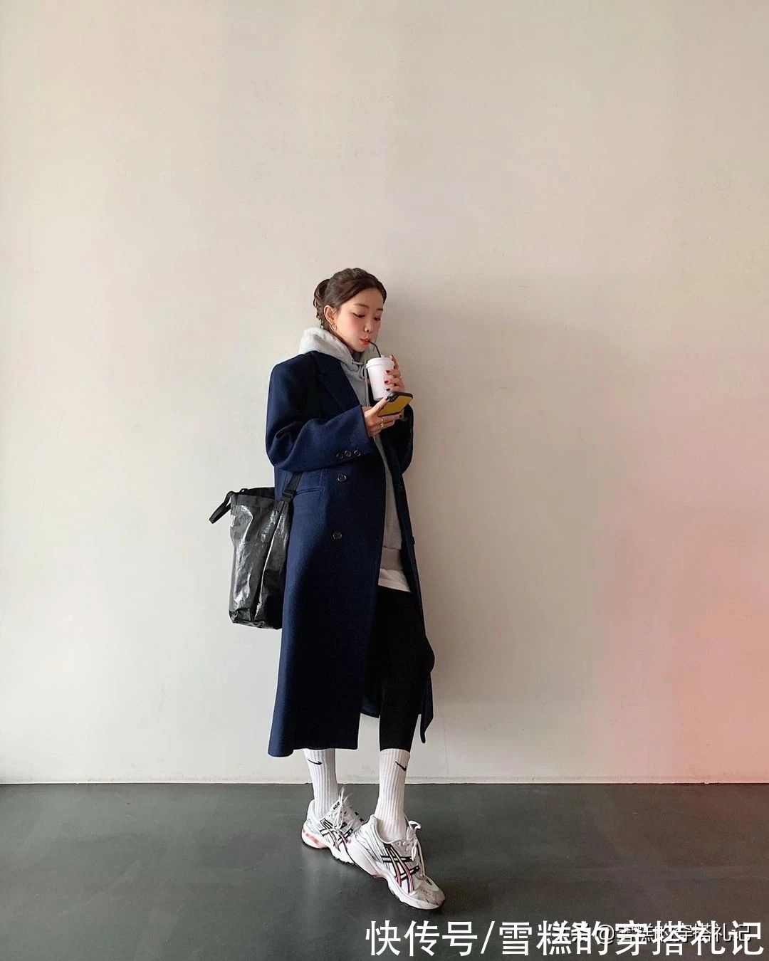 短靴 扔掉阔腿裤吧!今年流行穿“鲨鱼裤”,配上短靴、老爹鞋太时髦了