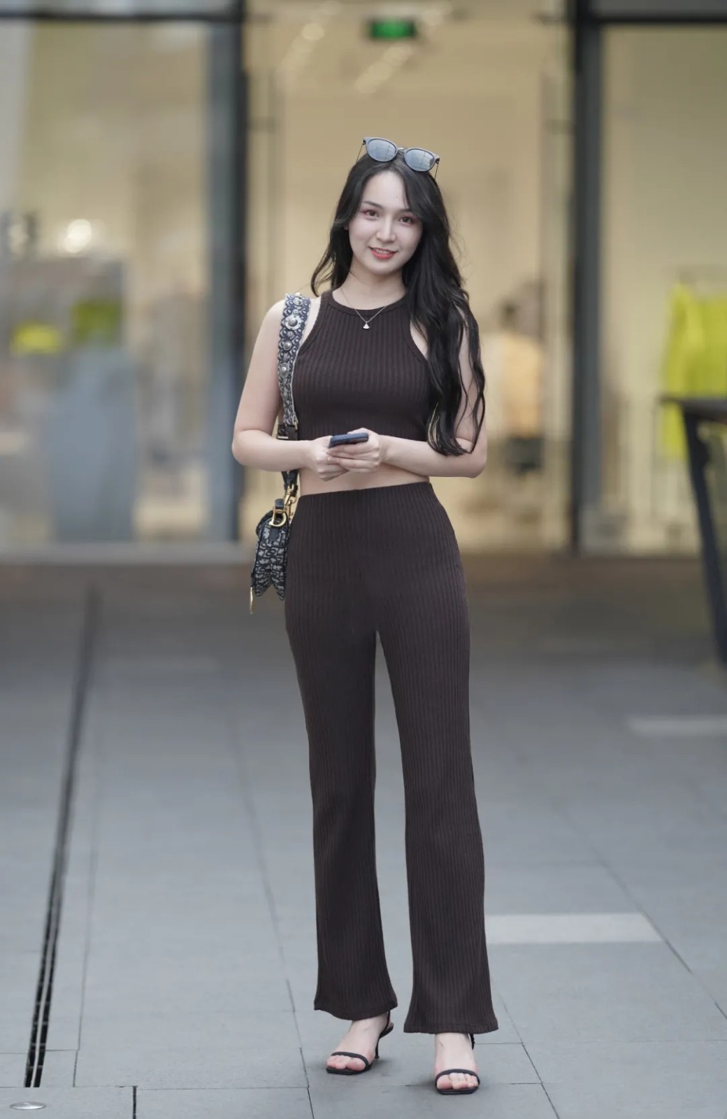 紧身裤 格外养眼又御姐范十足的穿搭,充满活力和魅力,散发出耀眼的光芒