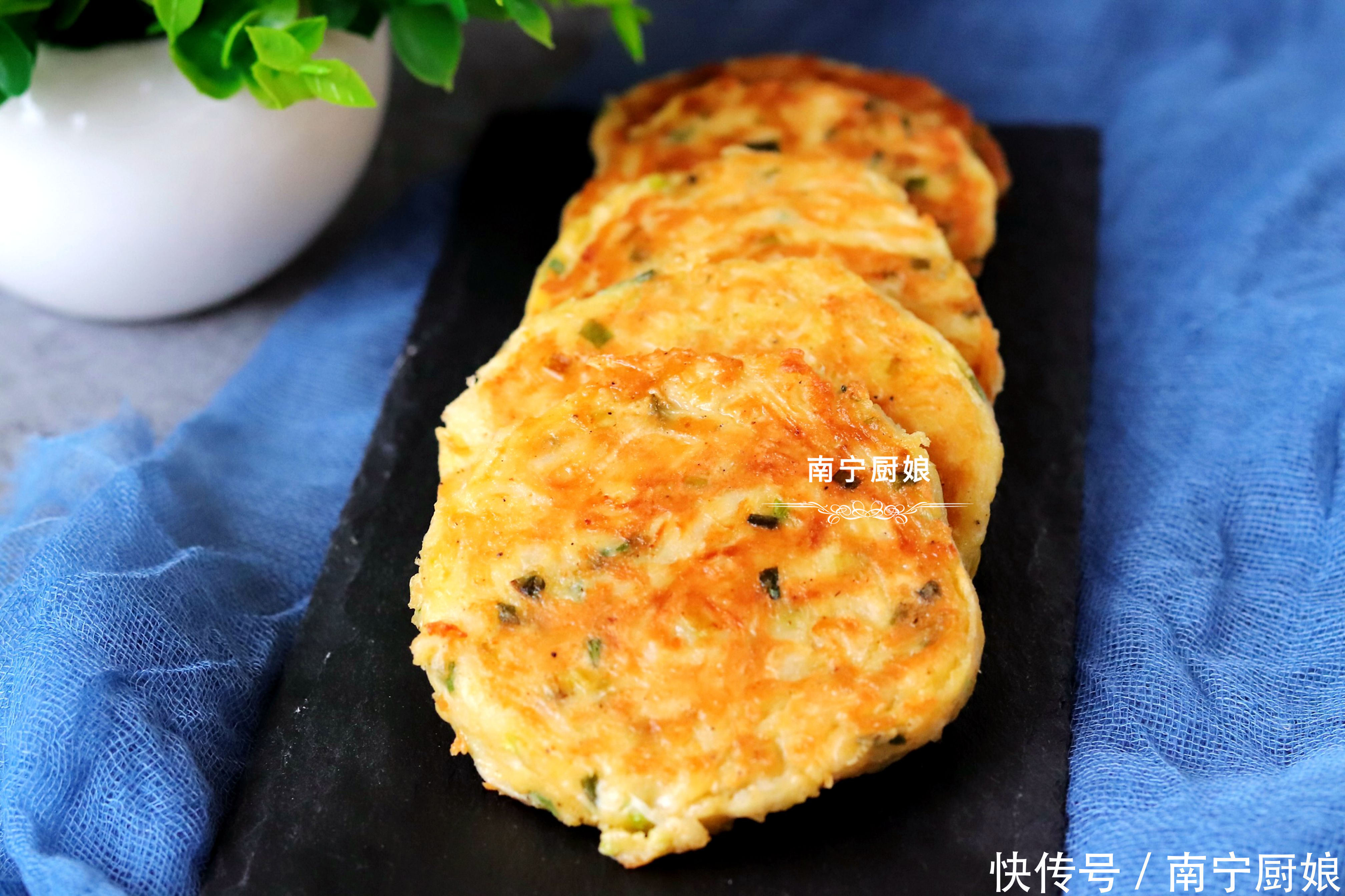 白萝卜|2个鸡蛋、半根白萝卜，只需10分钟，就能做出一顿香喷喷的早餐