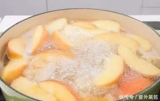 苹果和此物一起煮，失眠好了，皮肤不干了，排出体内垃圾毒素！