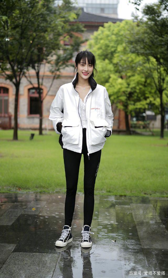 “打底裤”怎么搭才不老气学学下面潮人的穿法，保暖时髦又上镜