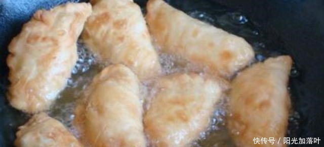 老妈用30年老方法做传统小吃,10分钟做好,香甜酥脆,越嚼越香