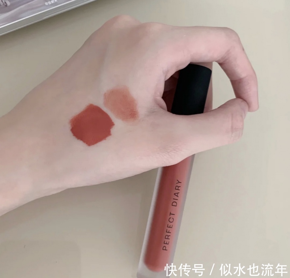 唇釉|学生党不能化妆?这四只“伪素颜”色,显白又心机,减龄还不挑皮