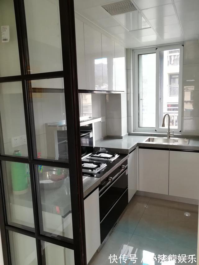 吊顶|别再傻乎乎做吊顶啦,他家只是贴石膏线条,效果还不错,分享一下