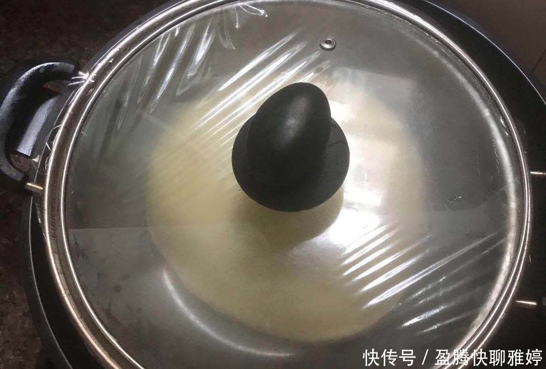 筋度|做面包时，不用烤箱，多加一步就能快速揉出膜，蒸好的面包松软拉