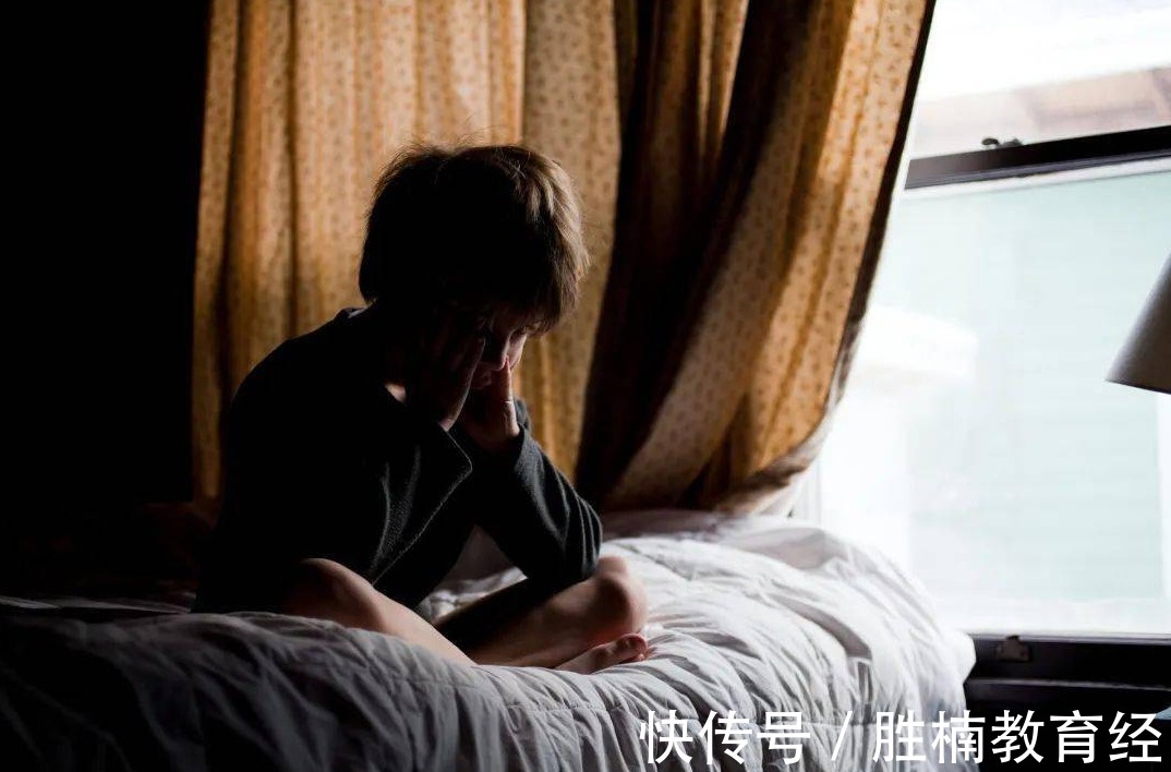 王铮|“情感忽略”，远比父母打骂更令人绝望，会摧毁孩子的一生