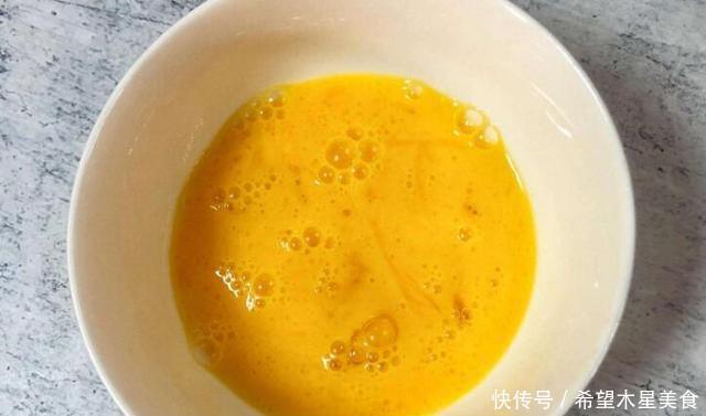 里鲜|鸡腿别再炖着吃,加一包牛奶简单一做外酥里鲜,上桌孩子抢着吃