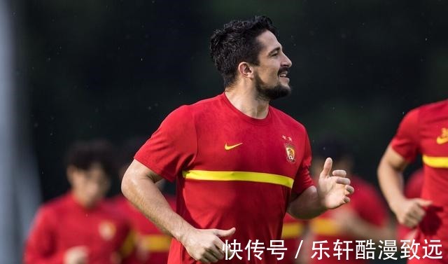 發(fā)聲|洛國富罕見發(fā)聲當著巴西媒體面，向國足表忠心，氣壞巴西球迷