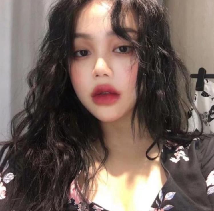 护肤品|女生睡前坚持“3好习惯”,早晚变成“素颜脸”,男生见到就心动