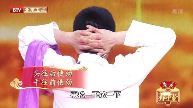 毛巾|用毛巾就能够锻炼背肌，方法简单效果好！