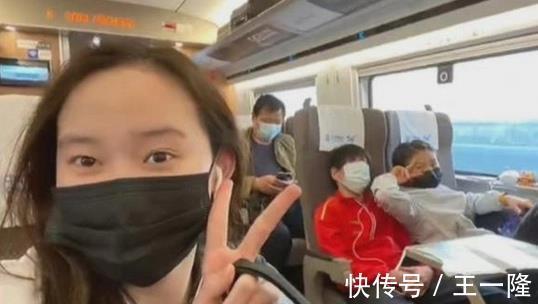 全红婵|不要打扰我睡觉!全红婵用口罩遮脸睡姿美,双手叠放岔开双腿