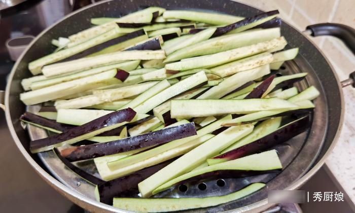 入秋后,韭菜豆角靠边站,用它做馅包饺子,清香四溢,营养降秋燥