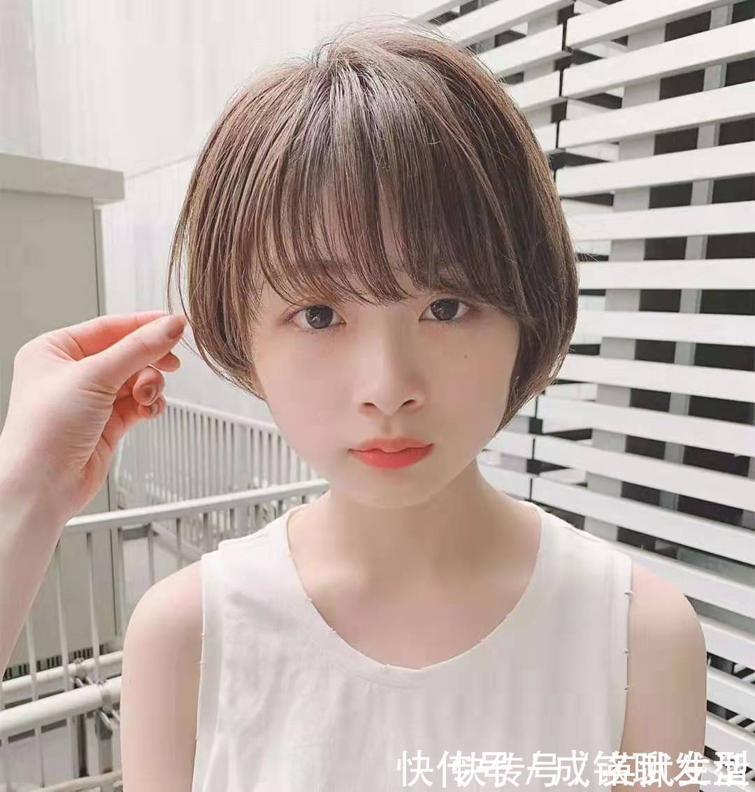 蓬松感|脸圆发量少发质细适合哪种发型呢?短发时尚减龄,蓬松又显发量