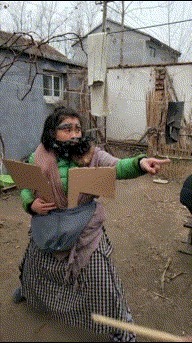 |搞笑GIF:姜还是老的辣啊,看看人家这下手真是稳准狠