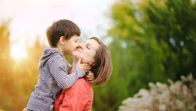 当亲戚问你的孩子这样几个问题时，别等孩子回答，家长先拒绝