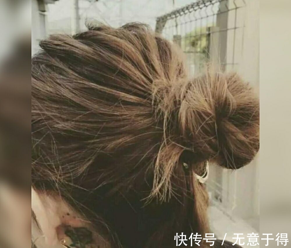 扎发|披着头发太单调,尝试这几款流行的“自然坠”扎发,谁扎谁好看