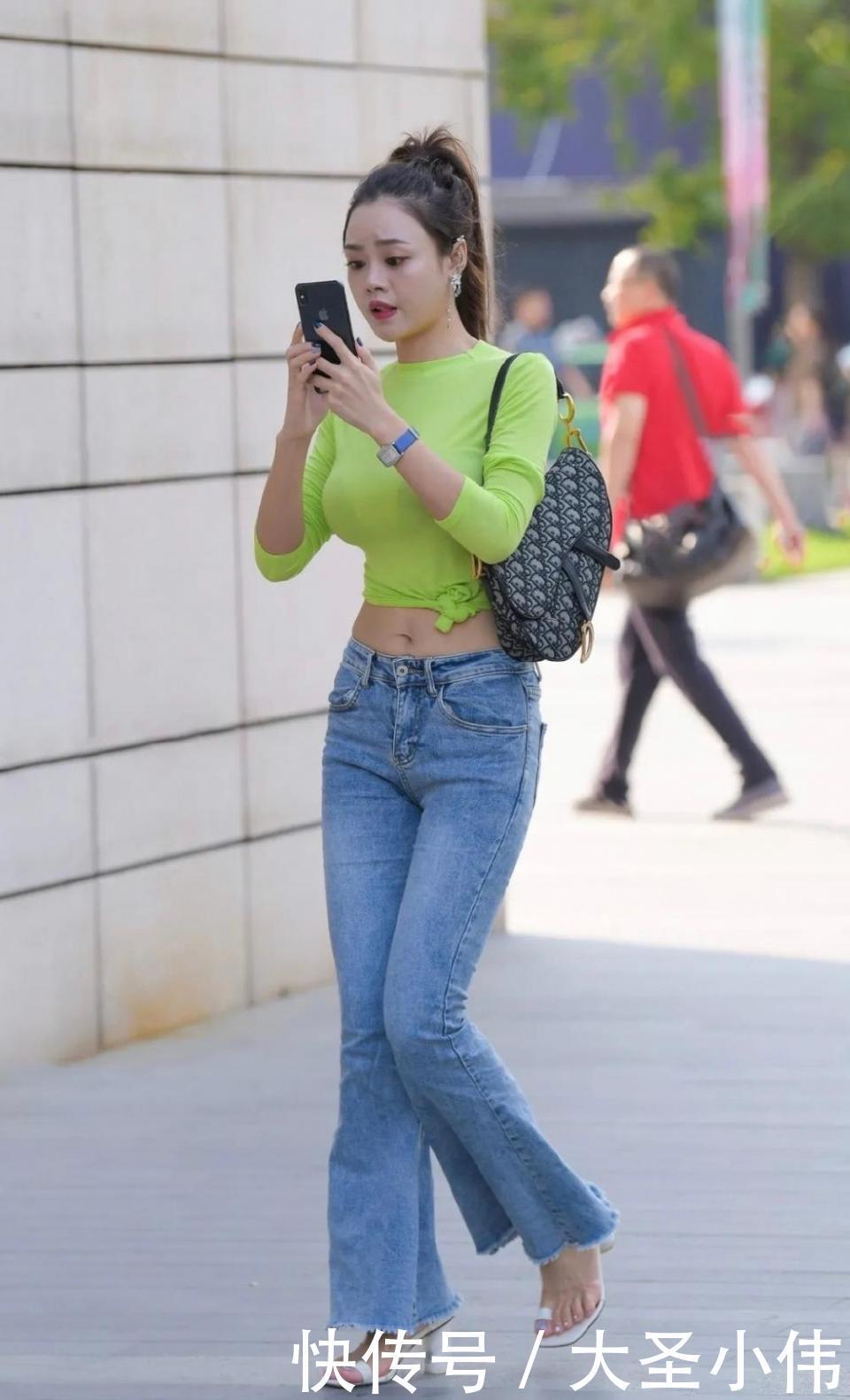 火辣|美女街拍:不愧是射手座美女,外表看起来很火辣,其实很保守,不会到处乱玩