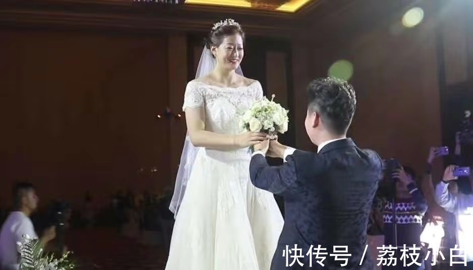 中国女排国家队|3年生下2个大胖小子!女排主攻一家4口拜年,李盈莹搭档幸福美满