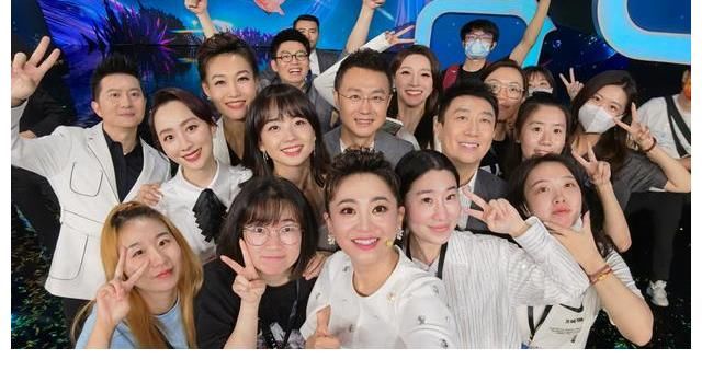 观众|央视新面孔郭若天出圈,女团身材提高知名度,典型新闻播音腔出彩