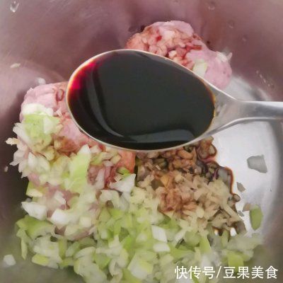  这道蒸蒸日上年夜菜：豆皮肉卷比大厨做的还好吃