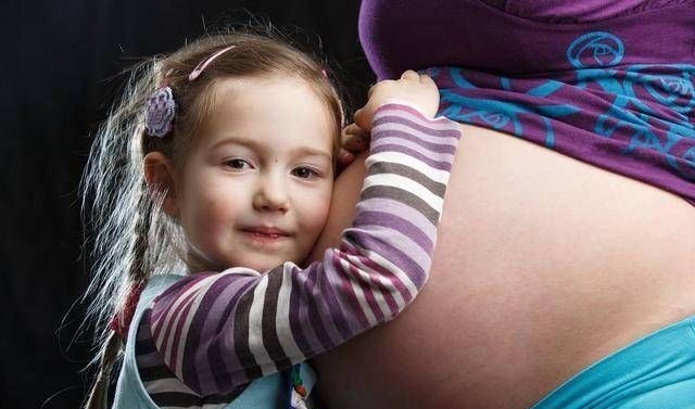 女翻男|已有4个女儿拼生5胎,B超后还想“女翻男”,可怜人亦有可恨处