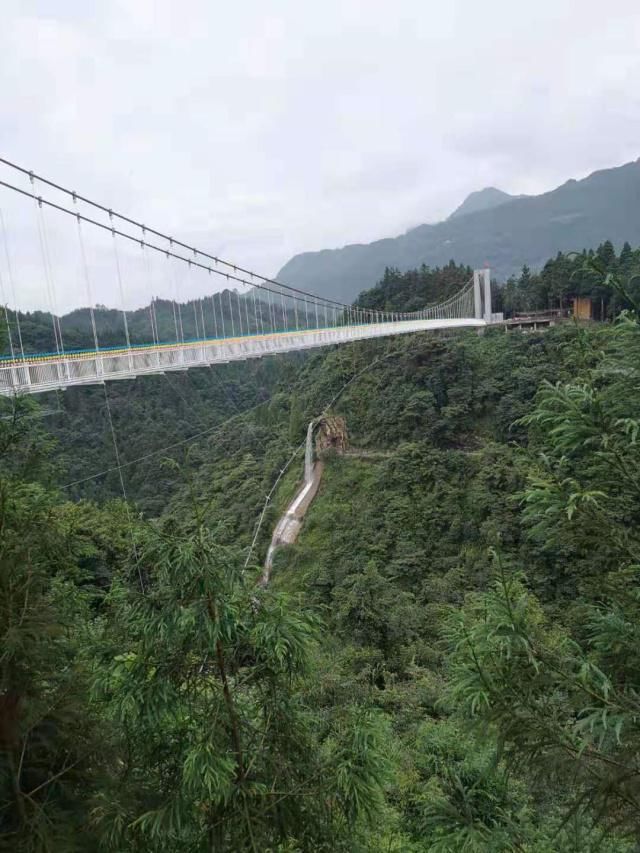 中年|成都媲美九寨沟的景区，雕刻“天下第一吻”，还是卓文君故里！