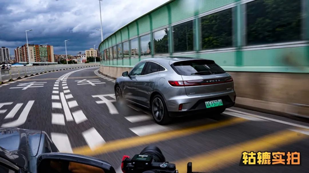 赛力斯|轱辘实拍赛力斯SF5，顶着华为头衔容易吸引更多人买车？