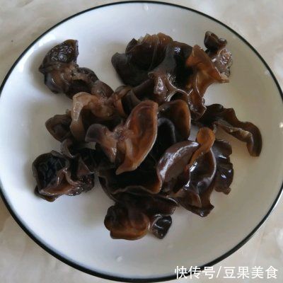 夏日|#夏日开胃餐#小炒丝瓜什锦菜